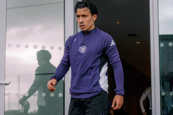 广盛配资 冲击4连胜！曼联赛前传出好消息：27岁世界冠军归队训练